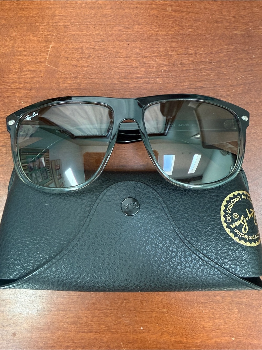 Unisex Ray Ban sunglasses